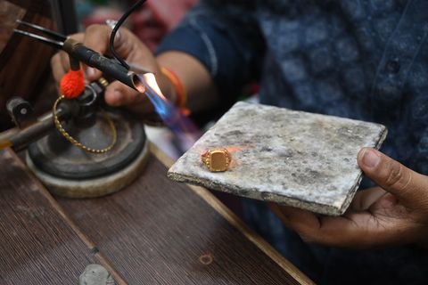 Preise f&uuml;r Gold und Silber nach Rekordjagd unter Druck