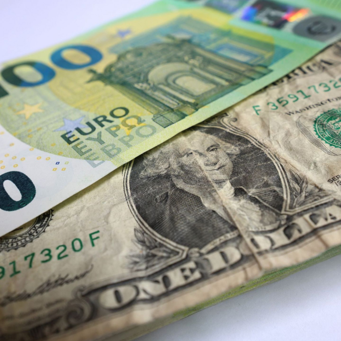 Trumps Politik schw&auml;cht Dollar &ndash; Experten sehen Risiken