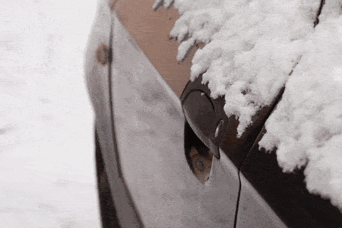 Warum man im Winter alte Socken und eine Rolle Klebeband im Auto haben sollte