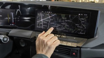 Ablenkung vermeiden: "Klassische" Tasten statt Touchscreen mit Unfallrisiko