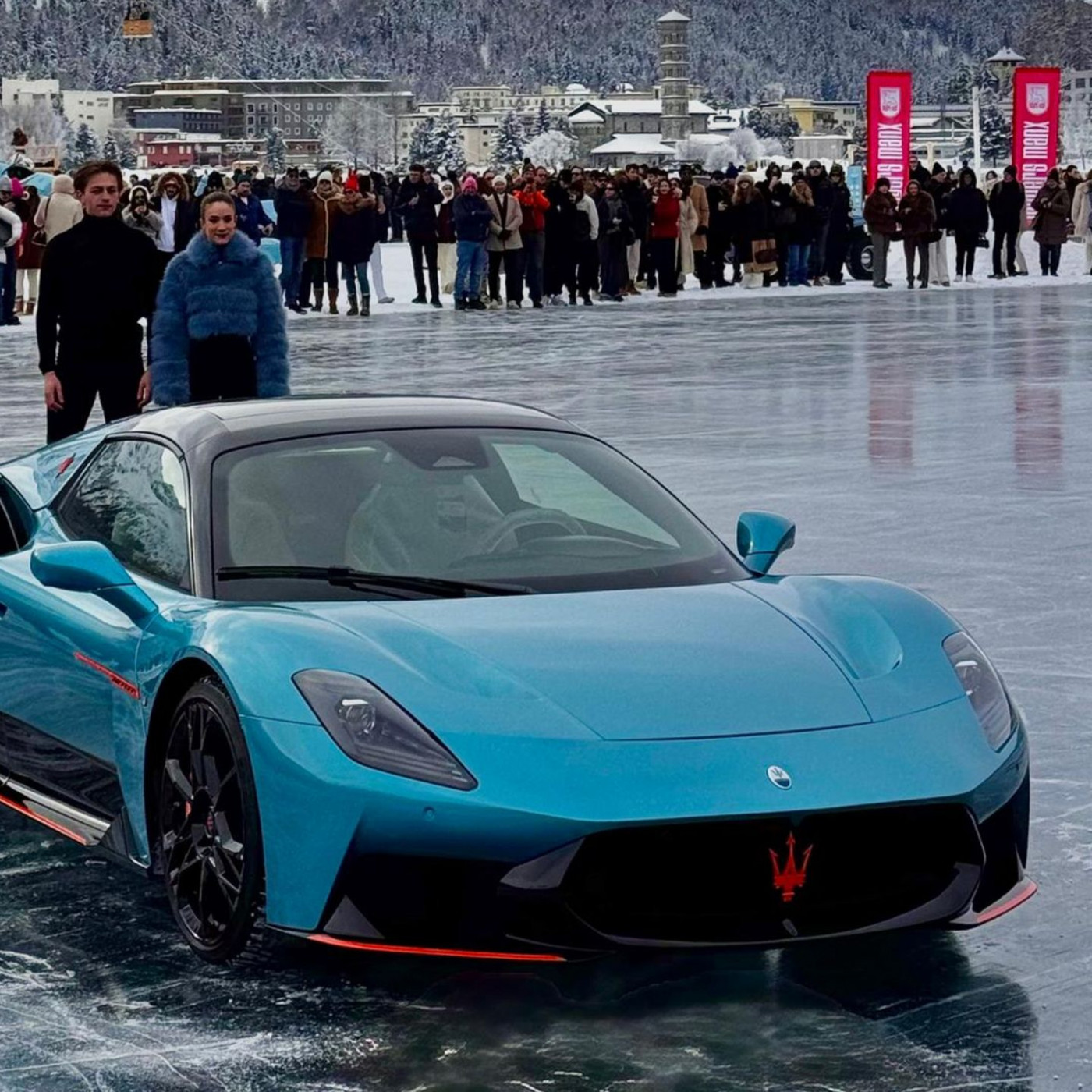 Pelz, Champagner und die sch&ouml;nsten Autos der Welt