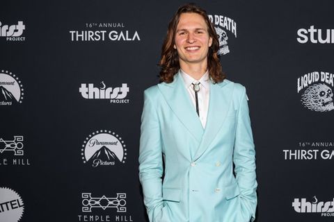 Ansel Elgort zeigt erstmals seinen Sohn