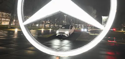 Gewinn bei Mercedes bricht um knapp die H&auml;lfte ein