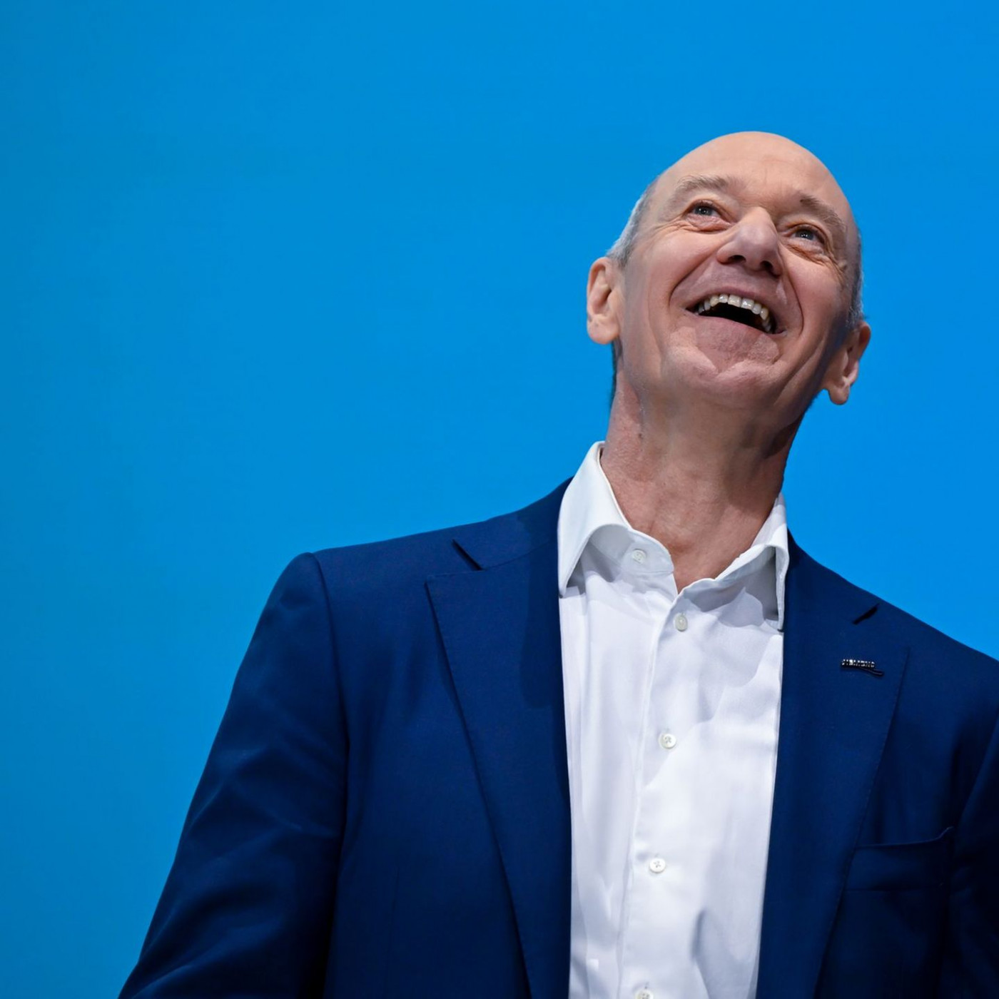 Siemens hebt die Prognose und &uuml;berholt SAP