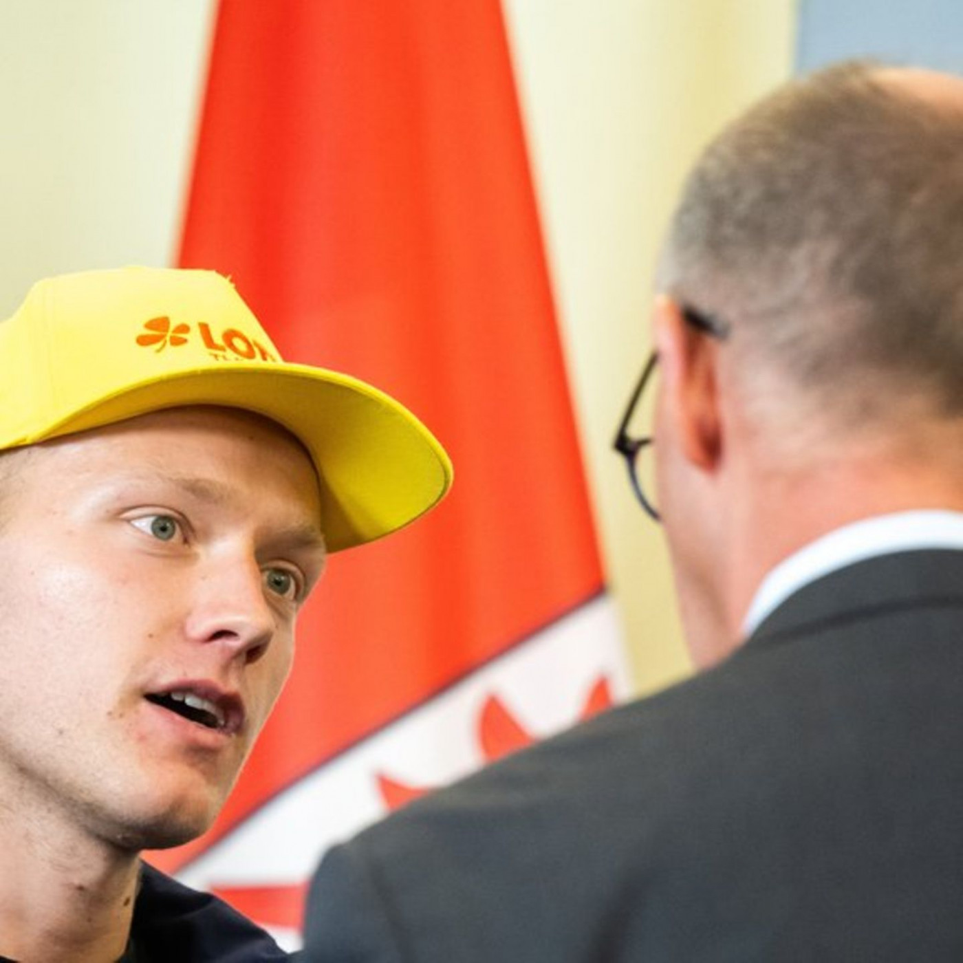 Doppel-Olympiasieger dr&uuml;ckt Kanzler Merz weg