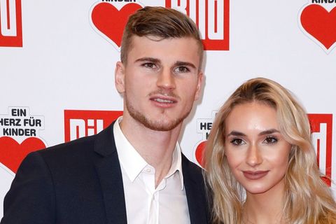 Fu&szlig;ballstar freut sich &uuml;ber erstes Kind