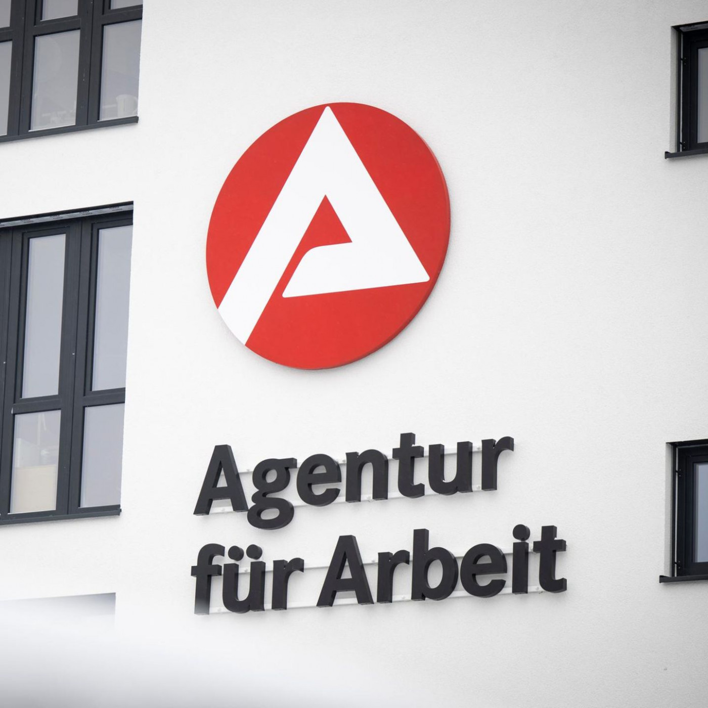 Arbeitslosenquote unter Akademikern steigt drittes Jahr infolge