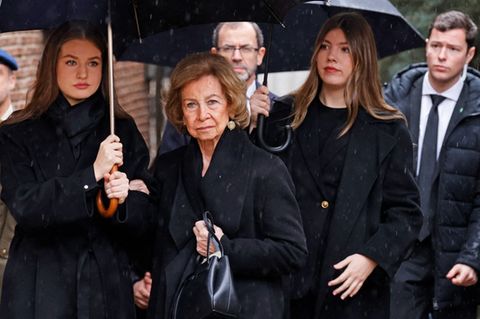 Altk&ouml;nigin Sof&iacute;a wird von Familie unterst&uuml;tzt