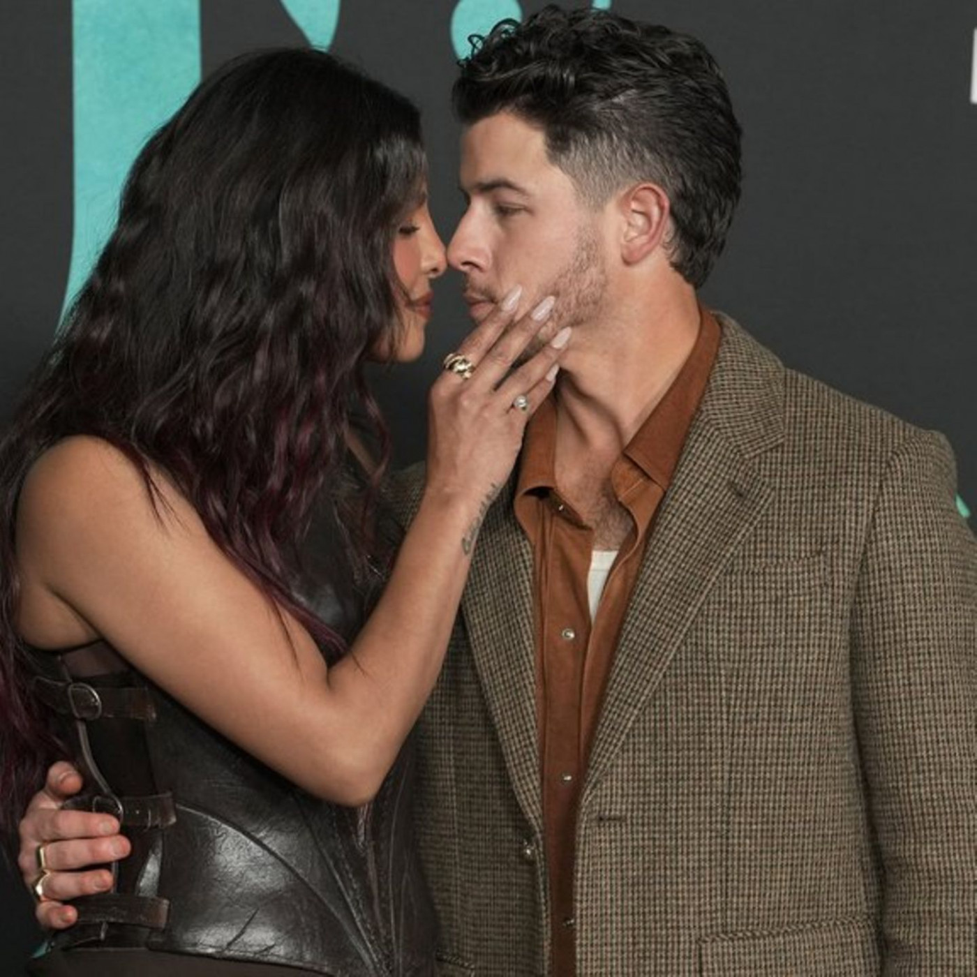 Sie zeigen sich verliebt bei Filmpremiere