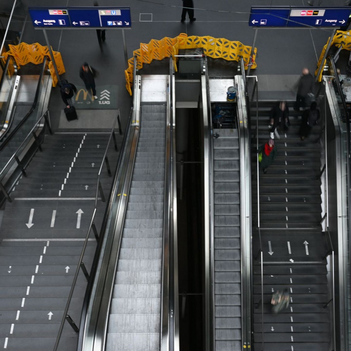 Rolltreppen an mehreren gro&szlig;en Bahn&ouml;fen gestoppt