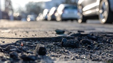 Winter 2025/26: Milliarden-Sch&auml;den auf den Stra&szlig;en erwartet