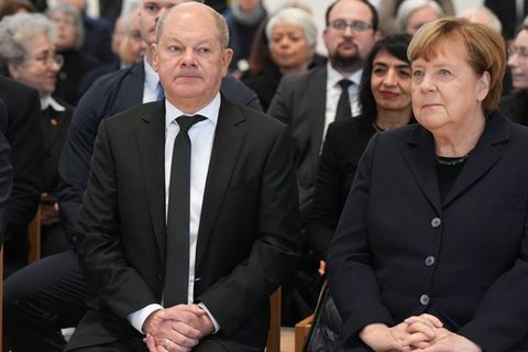 Auch Scholz und Merkel nehmen Abschied