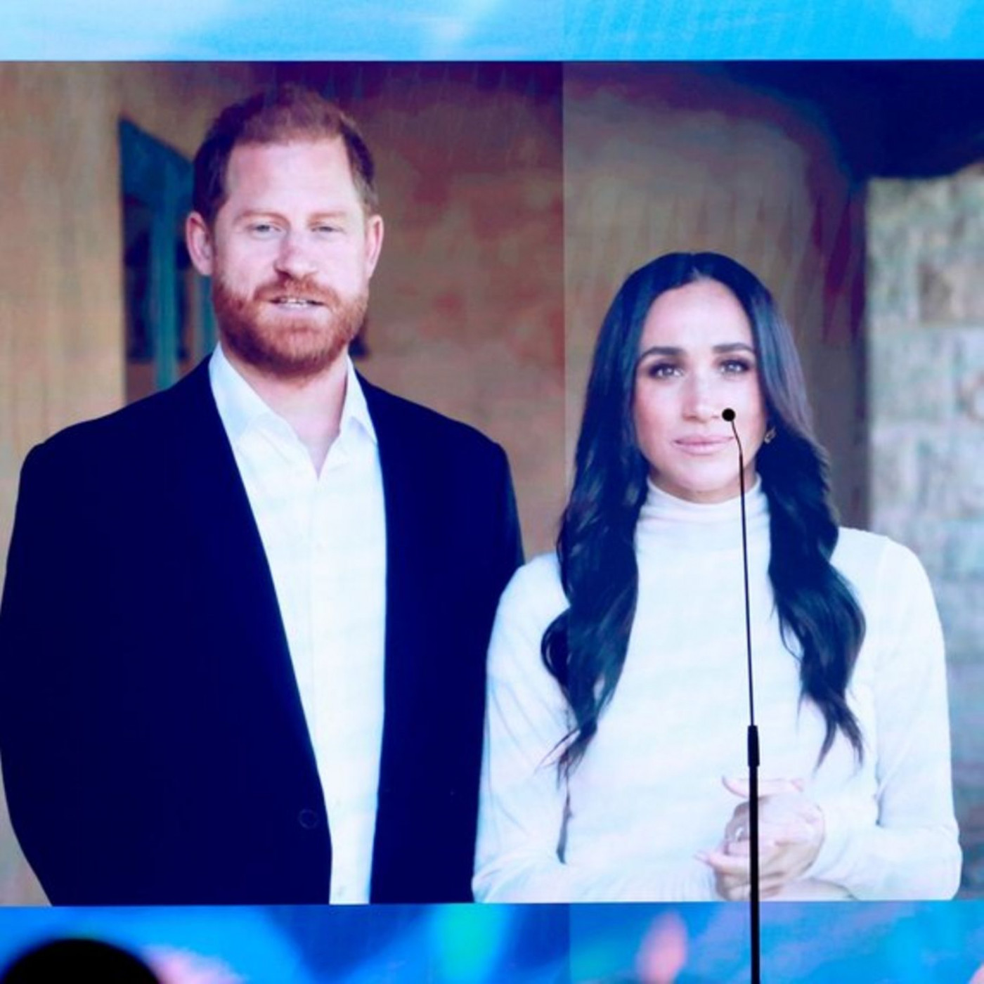 Sie verleihen einen Preis per Videobotschaft