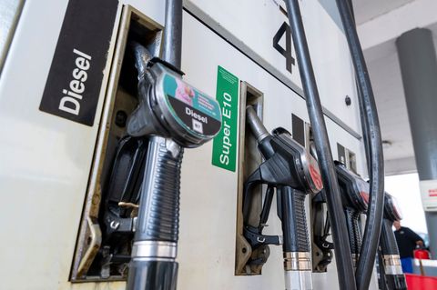 Spritpreis steigt immer weiter - Diesel &uuml;berholt E10
