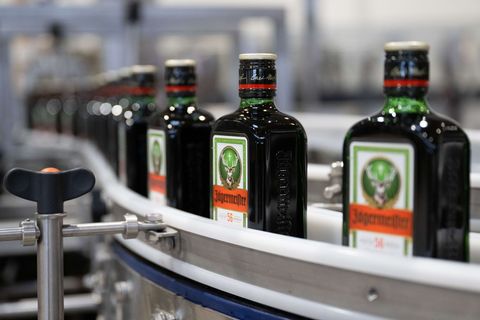 J&auml;germeister trotzt Flaute und verkauft mehr Kr&auml;uterlik&ouml;r