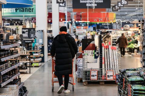 Kunden kaufen weniger Werkzeug und Gartenger&auml;te im Baumarkt