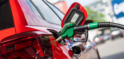 Dieselpreis springt &uuml;ber 2-Euro-Marke &ndash; Bundesregierung plant keine Spritpreisbremse