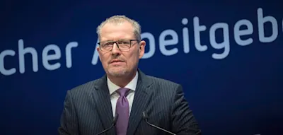 Arbeitgeberpr&auml;sident fordert Lohnfortzahlung erst ab zweitem Krankheitstag