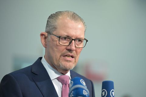 Wirtschaftsverb&auml;nde: Schnelle Reformen statt Tankrabatt