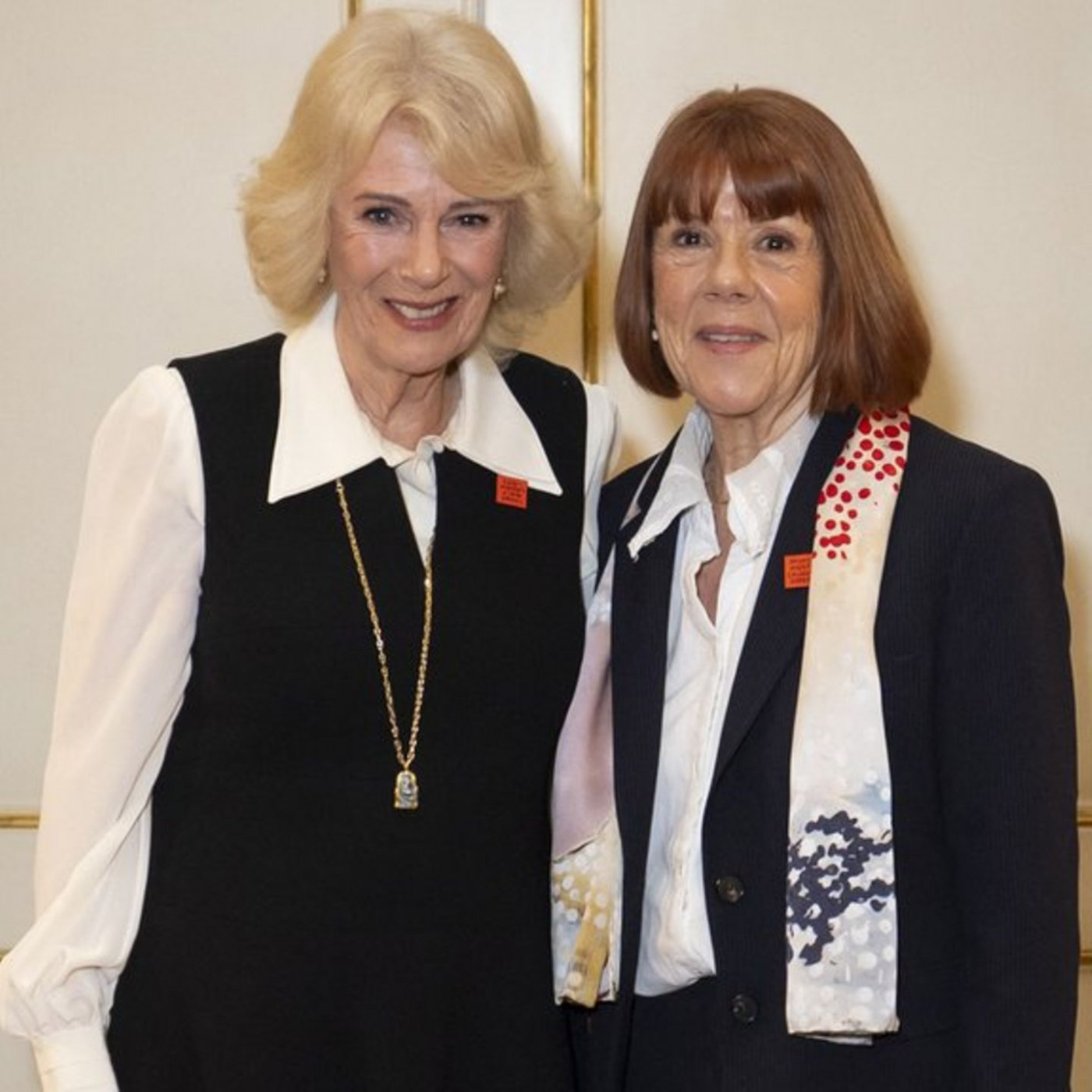 K&ouml;nigin Camilla w&uuml;rdigt inspirierende Frauen