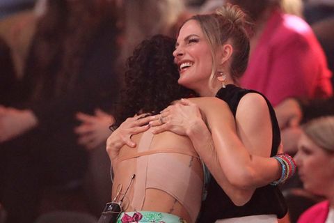 Sandy M&ouml;lling r&uuml;hrt ihre Freundin zu Tr&auml;nen