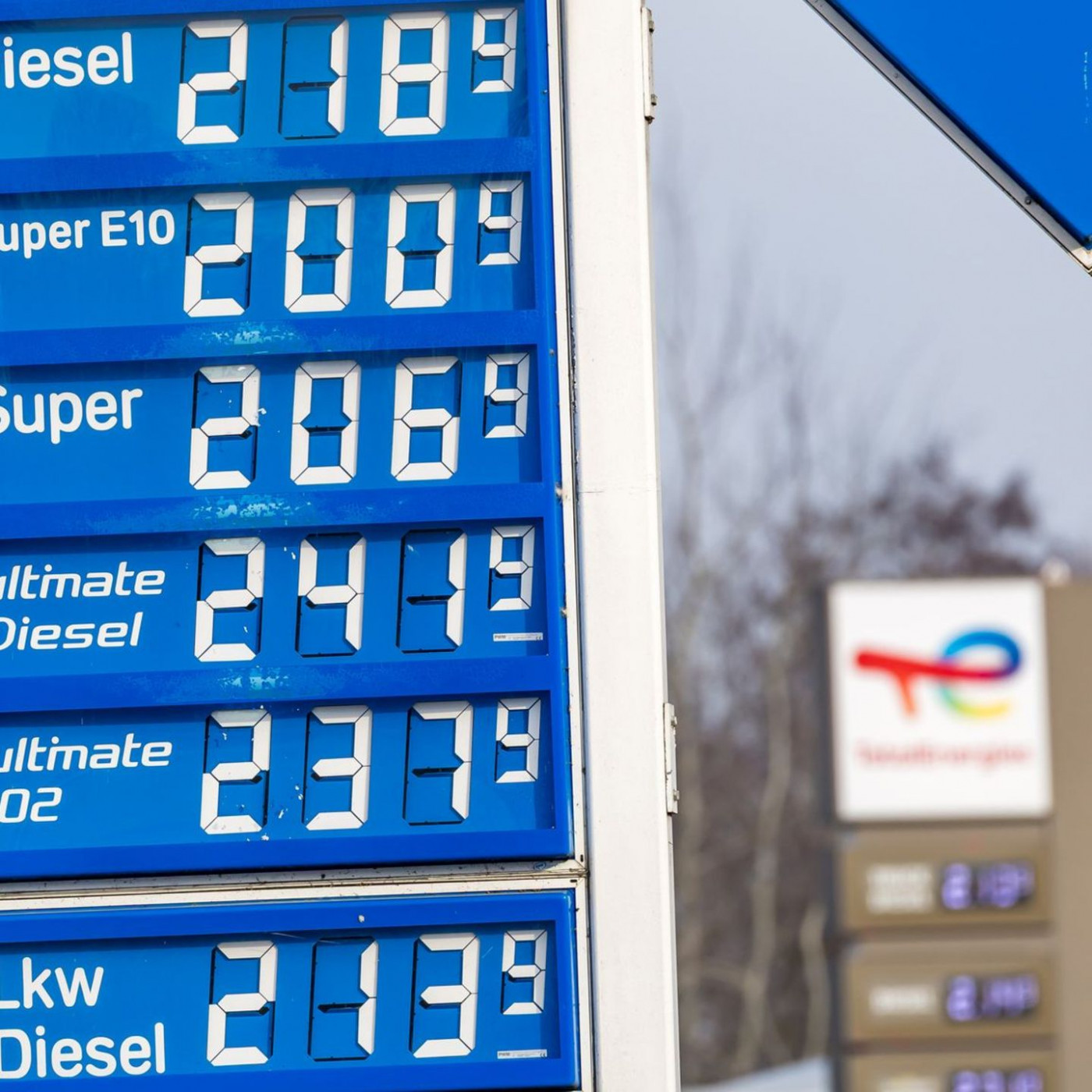 Sprit immer teurer: Auch E10 im Tagesschnitt &uuml;ber 2 Euro