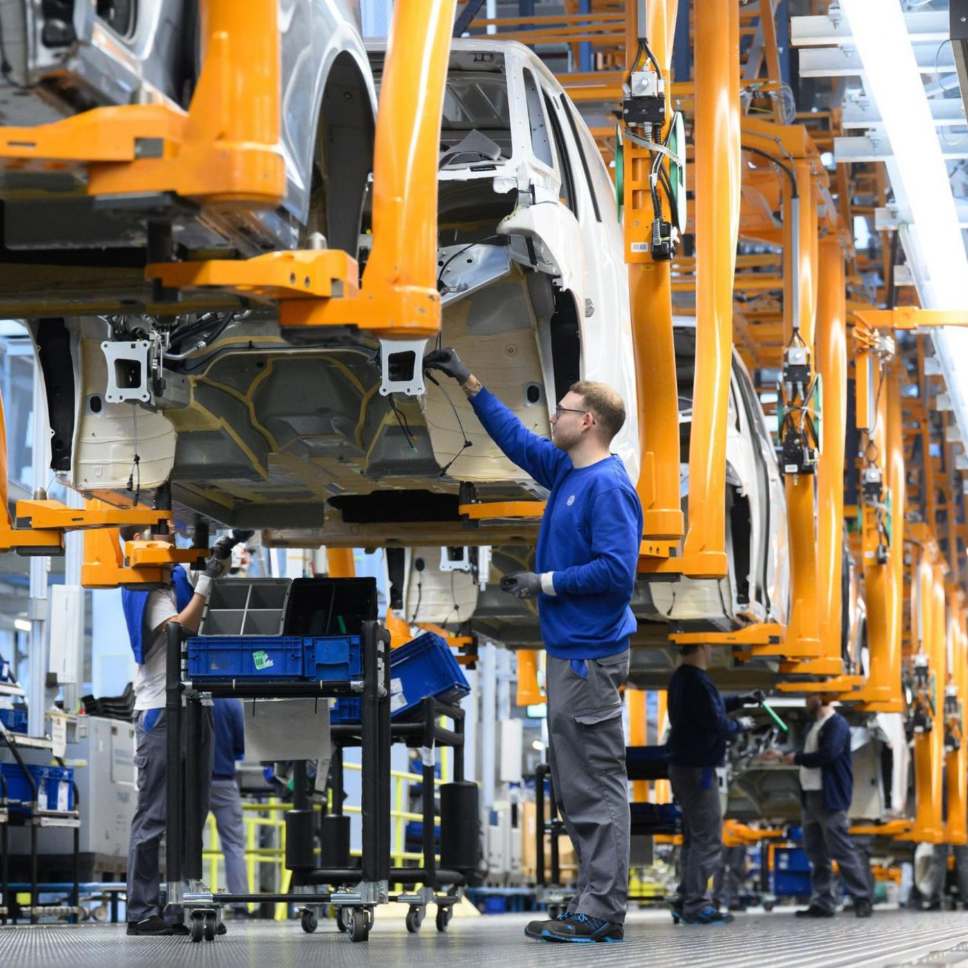 Gewinn bei VW bricht 2025 um knapp die H&auml;lfte ein