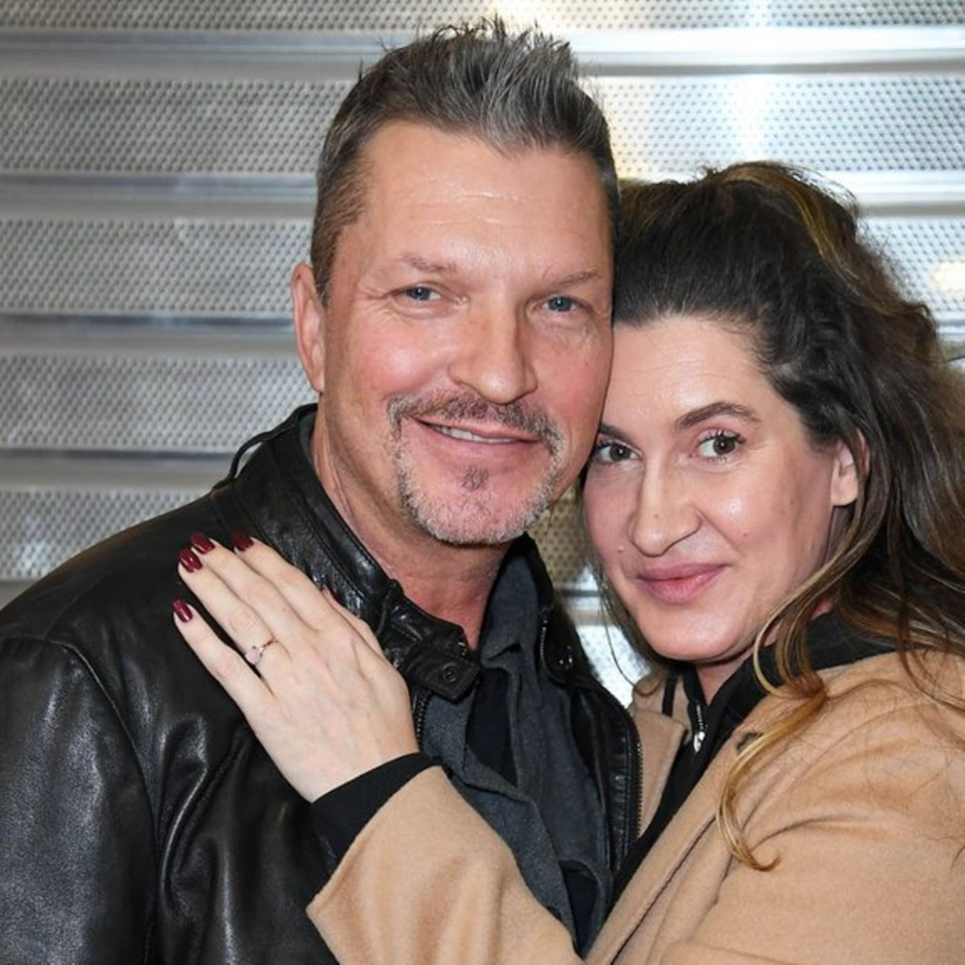 So sieht vierte Hochzeit mit Frau Alice aus