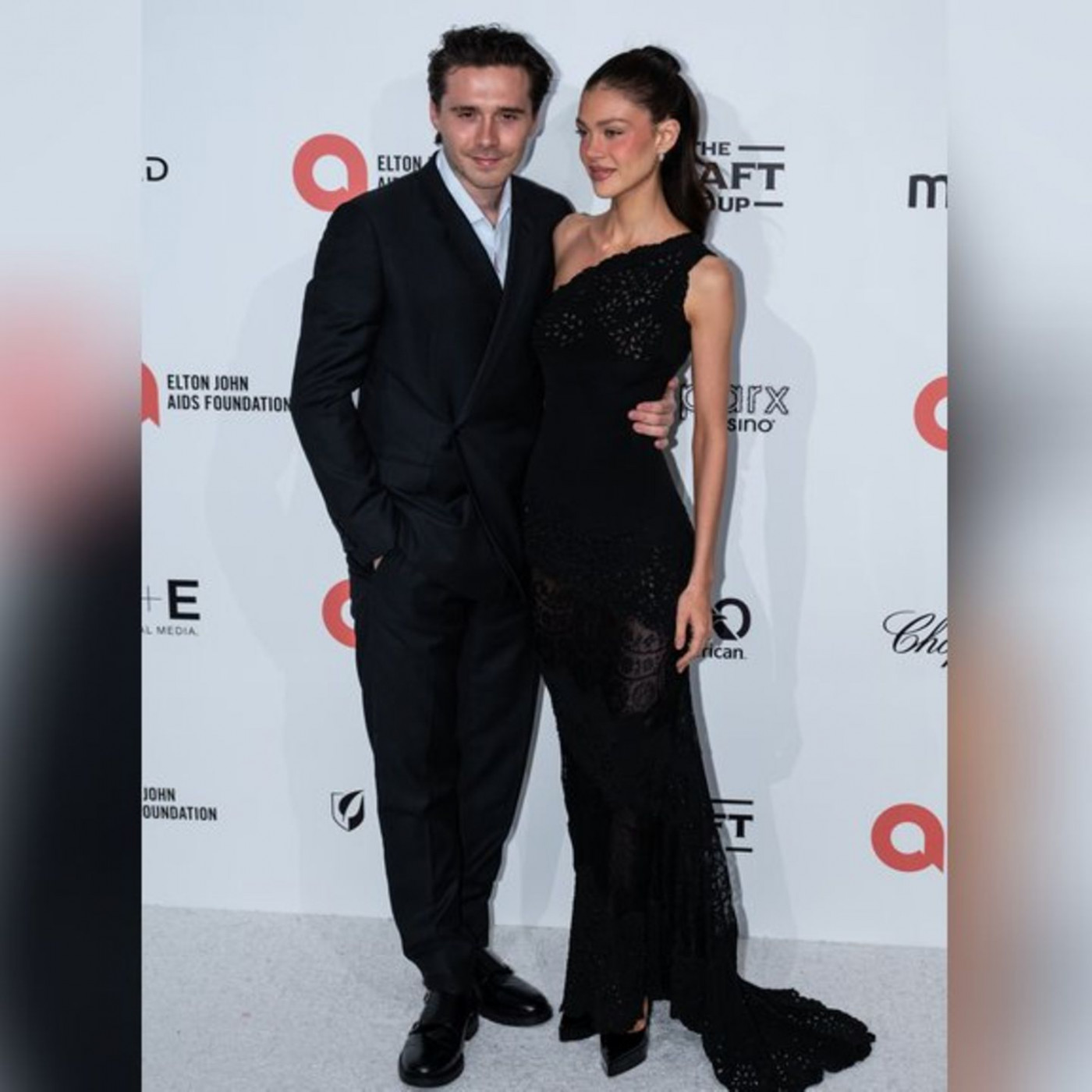 Auch Brooklyn Beckham und Nicola feiern mit