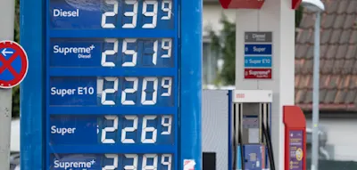 Neue Tankregel greift &ndash; Benzinpreis springt zur Mittagszeit deutlich nach oben