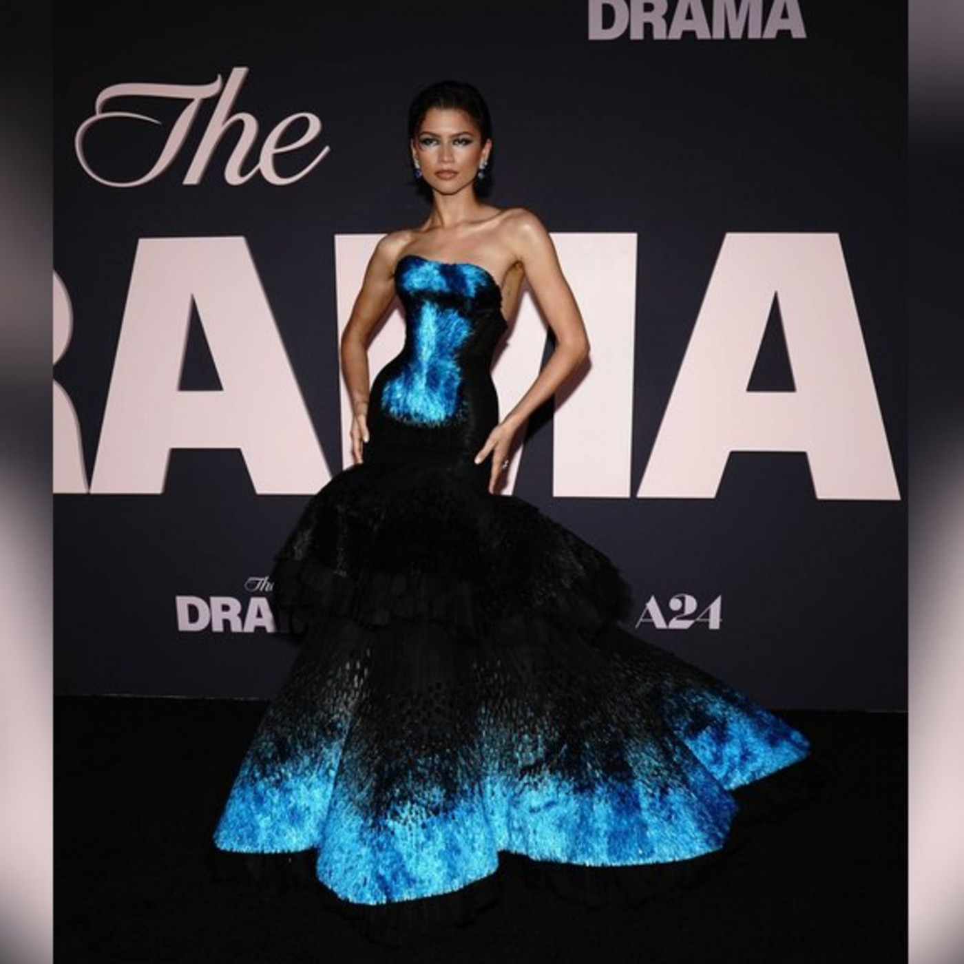 Traumrobe in Blau macht Hochzeitstour perfekt