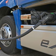 Lkw-Ladenetz: Branche fordert mehr Tempo beim Ausbau