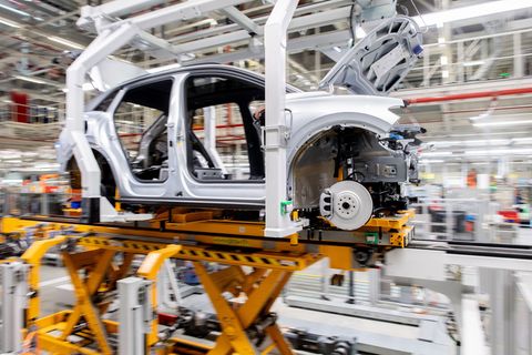 Stimmung der Autoindustrie sinkt - Besserung bei Jobs