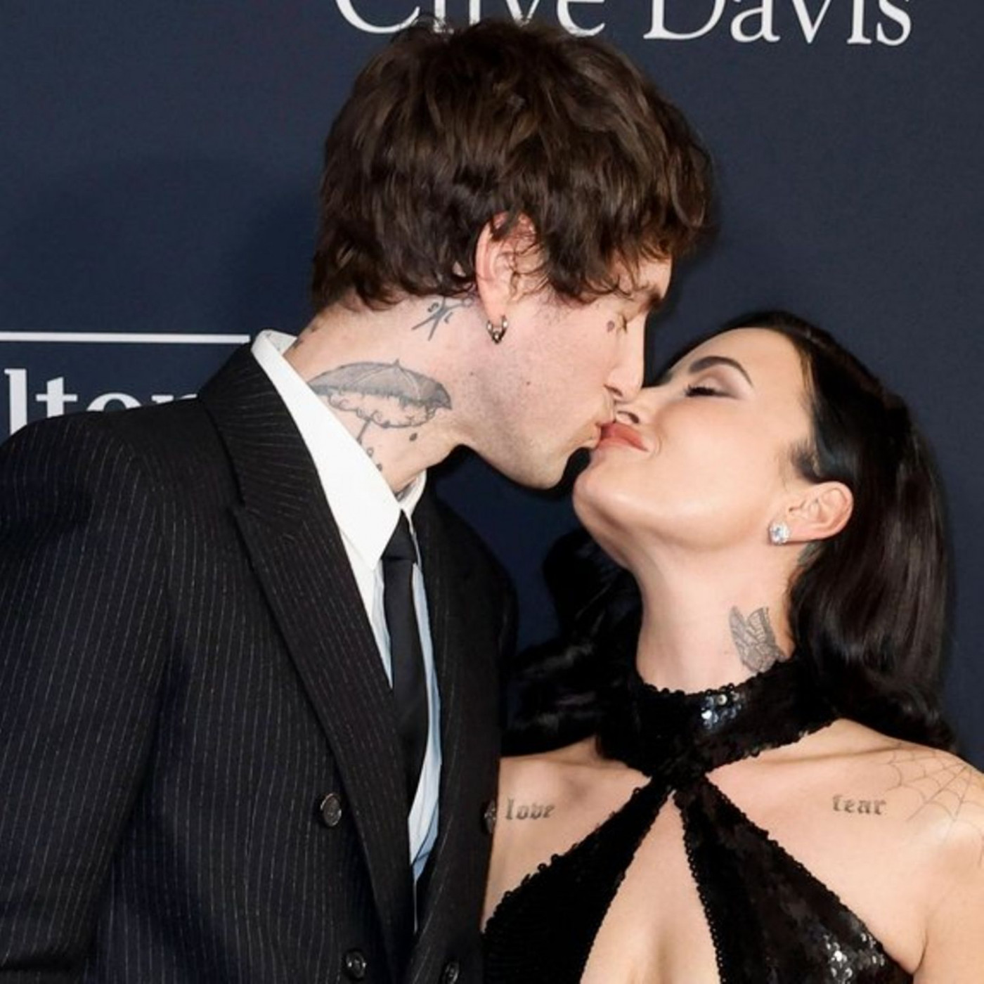 Sie verliebt sich mehr und mehr in Jutes