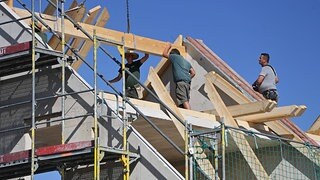 Lieferstopps und hohe Preise verunsichern die Baubranche