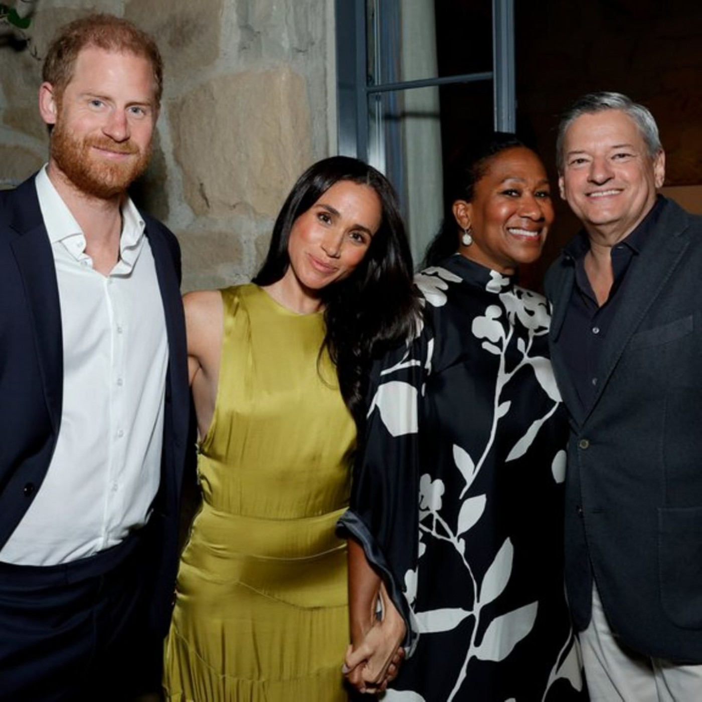 Sie feiern mit Netflix-Chef Ted Sarandos