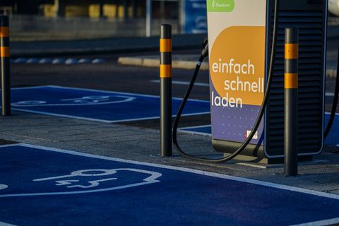 Bundestag beschlie&szlig;t Start der E-Auto-Pr&auml;mie ab Januar 2026