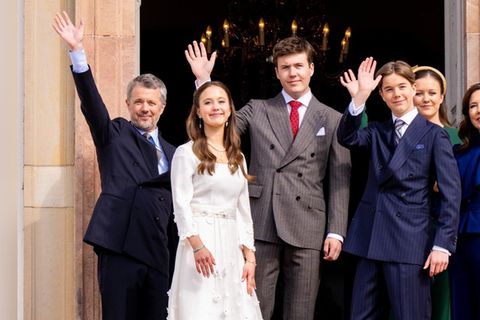 Zwillinge Prinz Vincent und Prinzessin Josephine feiern Konfirmation