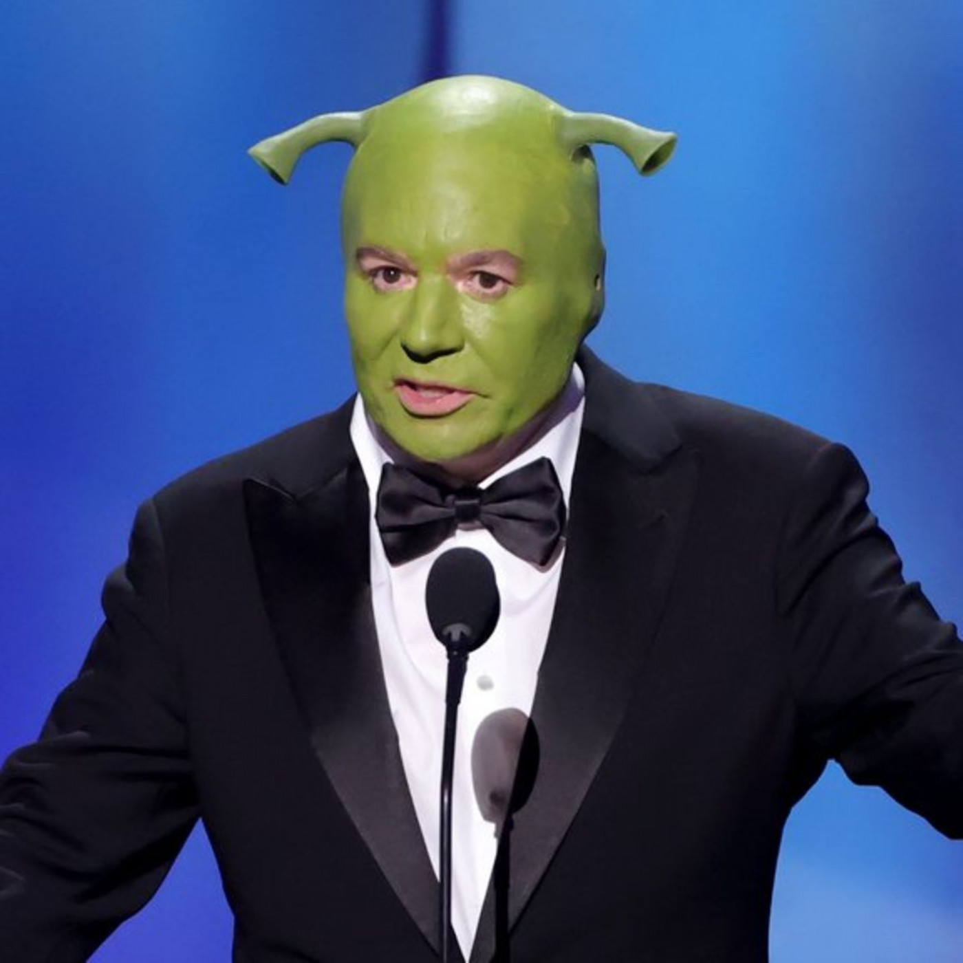 Er feiert Eddie Murphy in gr&uuml;ner Shrek-Maske