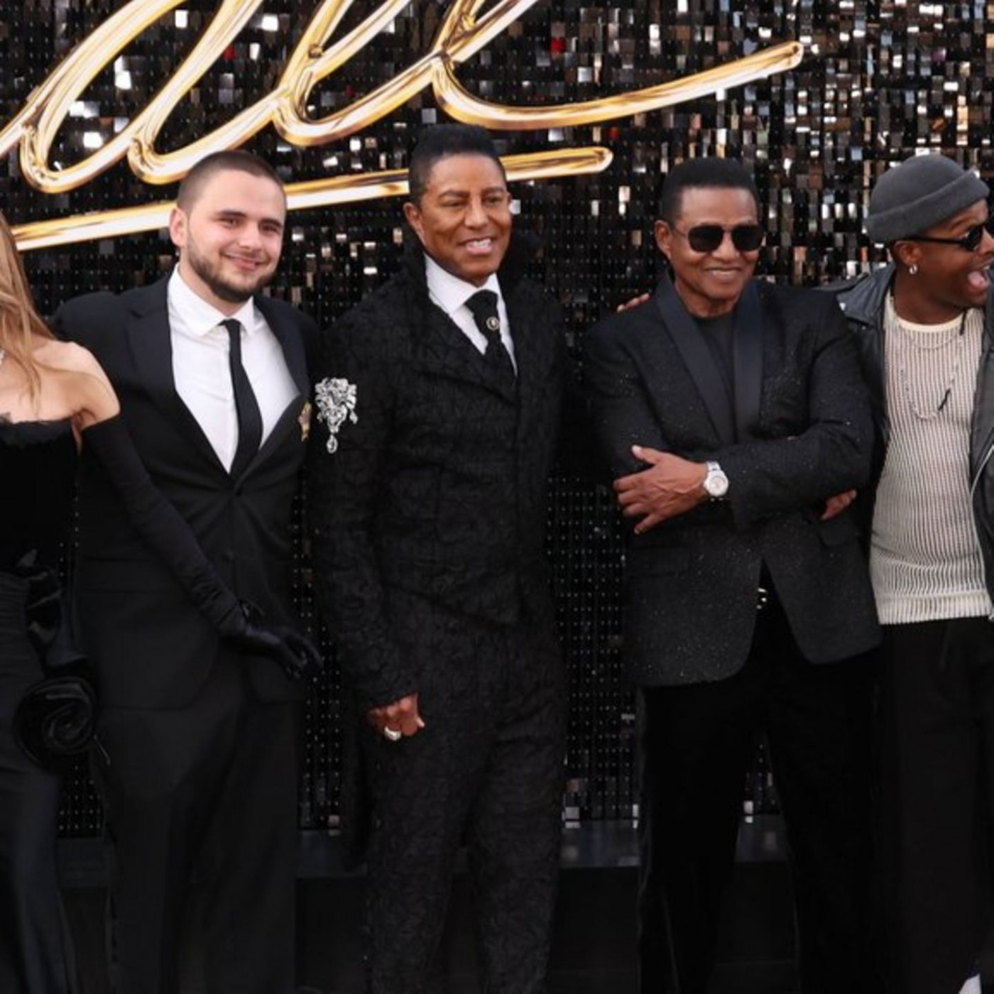 La Toya Jackson schlie&szlig;t sich Familie an