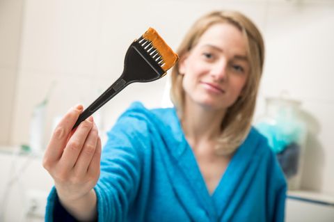Haare aufhellen: Mit diesen Mitteln und Tipps klappt es auch zu Hause