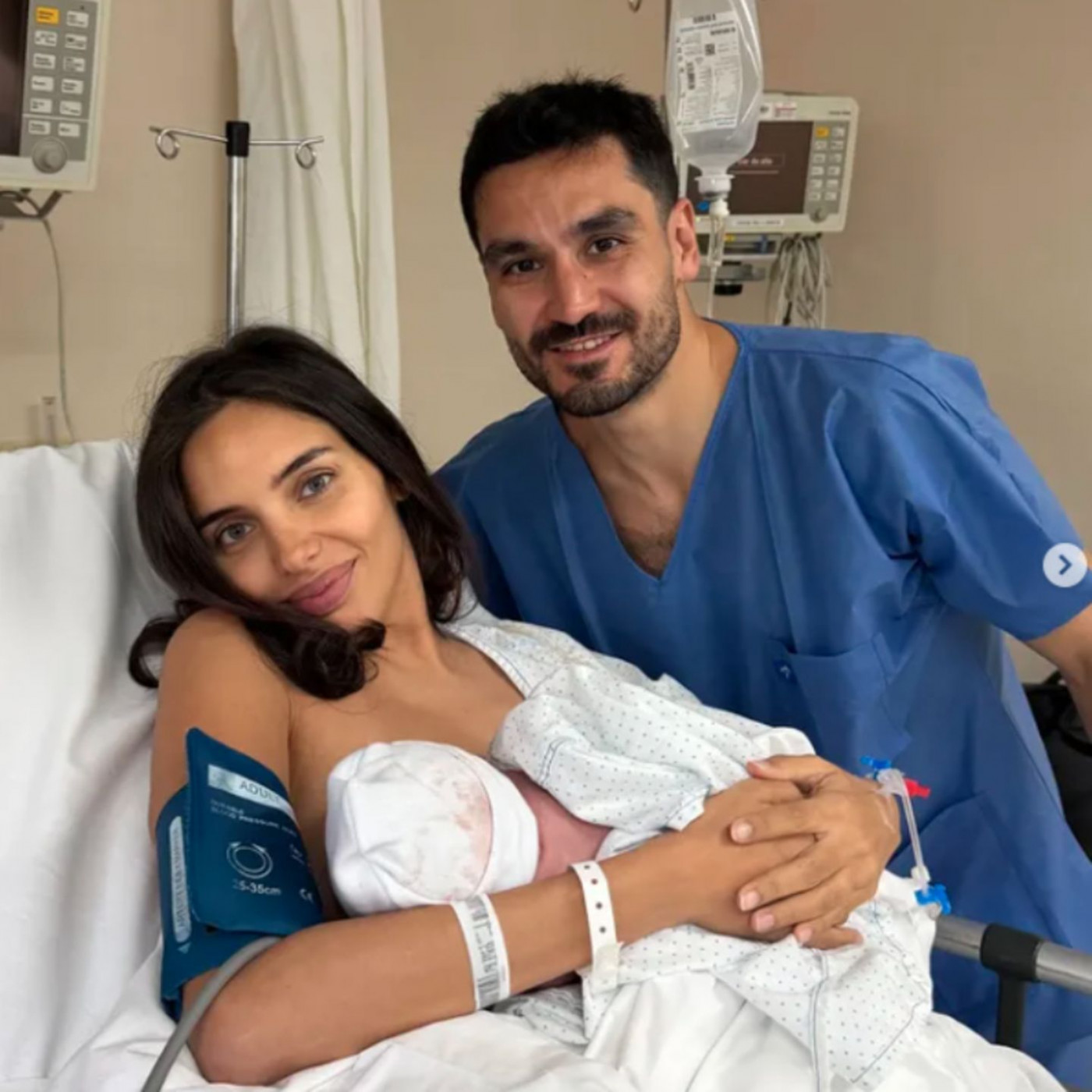 İlkay G&uuml;ndoğan zeigt sich mit seinem neugeborenen Sohn