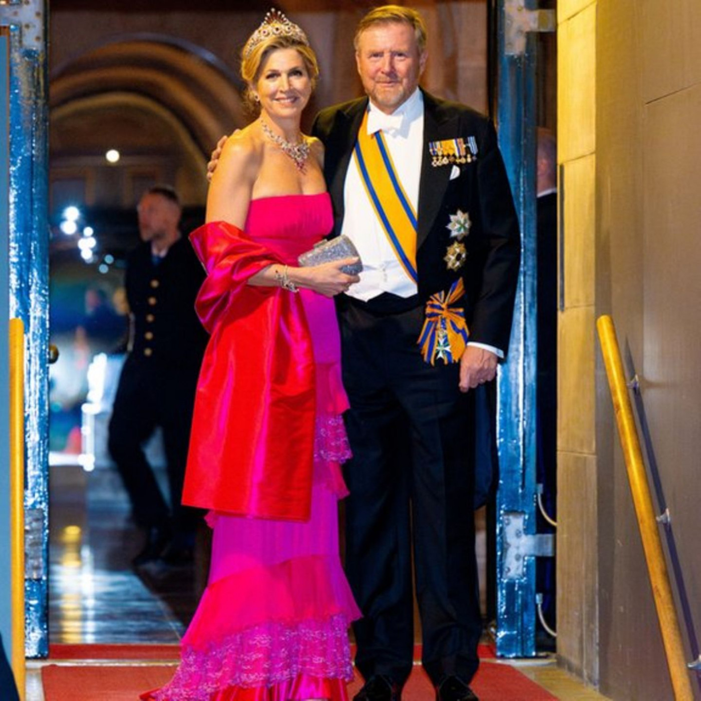 Sie zeigt sich in leuchtendem Pink