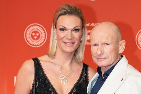 Sie schw&auml;rmt von ihrer neuen Beziehung