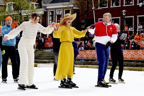 K&ouml;nig Willem-Alexander erinnert auf Schlittschuhen an historischen Moment