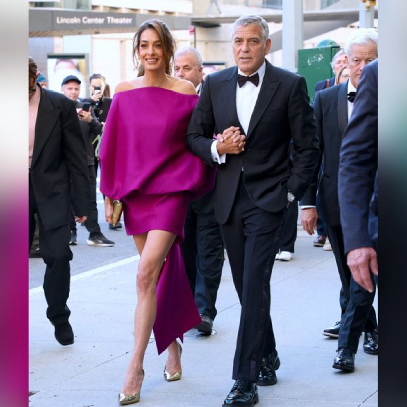 Im gewagten Minikleid zur Preisverleihung