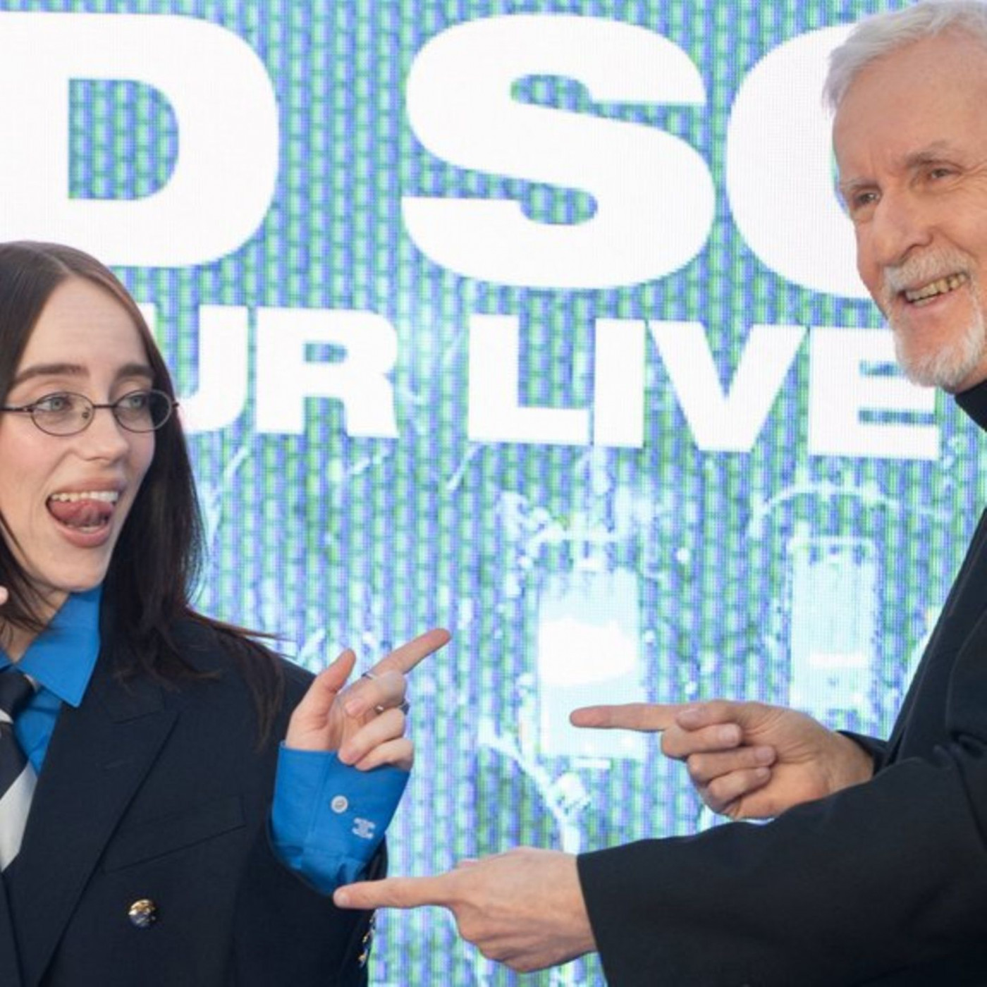 Billie Eilish und James Cameron gut gelaunt