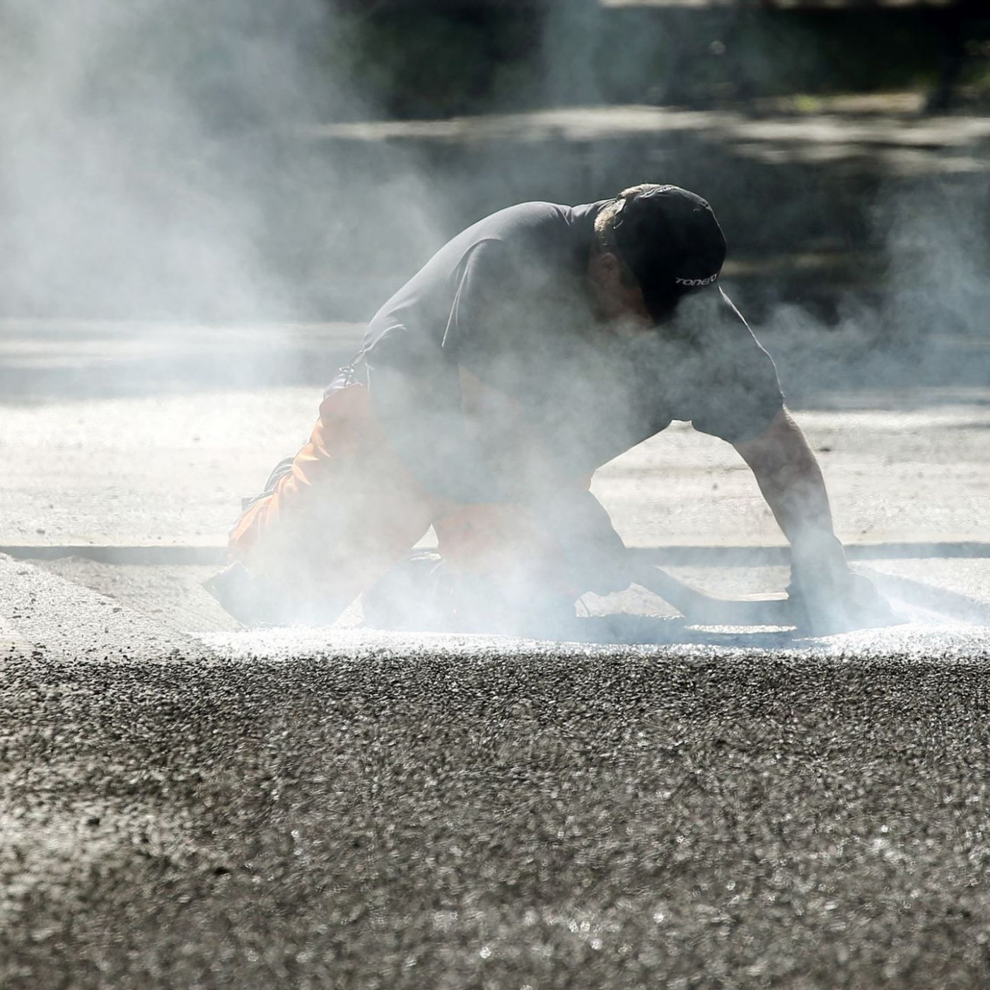 Bitumen-Preis verdoppelt: Iran-Krieg verteuert Stra&szlig;enbau