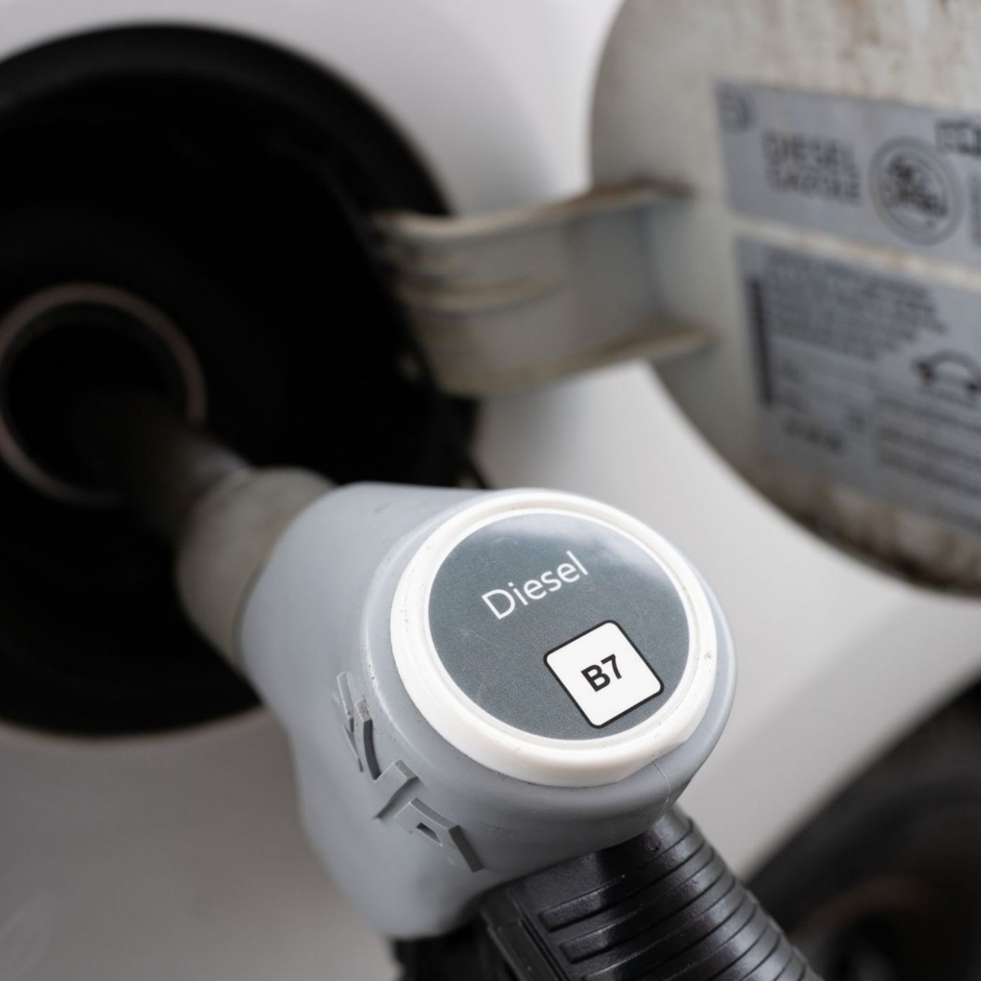 Kurz vor Tankrabatt: Benzinpreis steigt - Diesel billiger