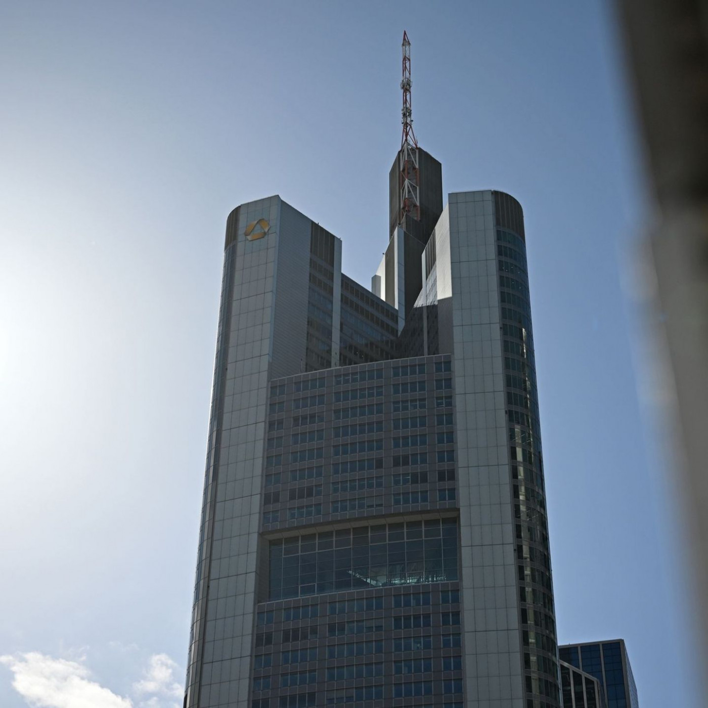 Unicredit erh&ouml;ht Druck &ndash; Commerzbank wehrt sich energisch
